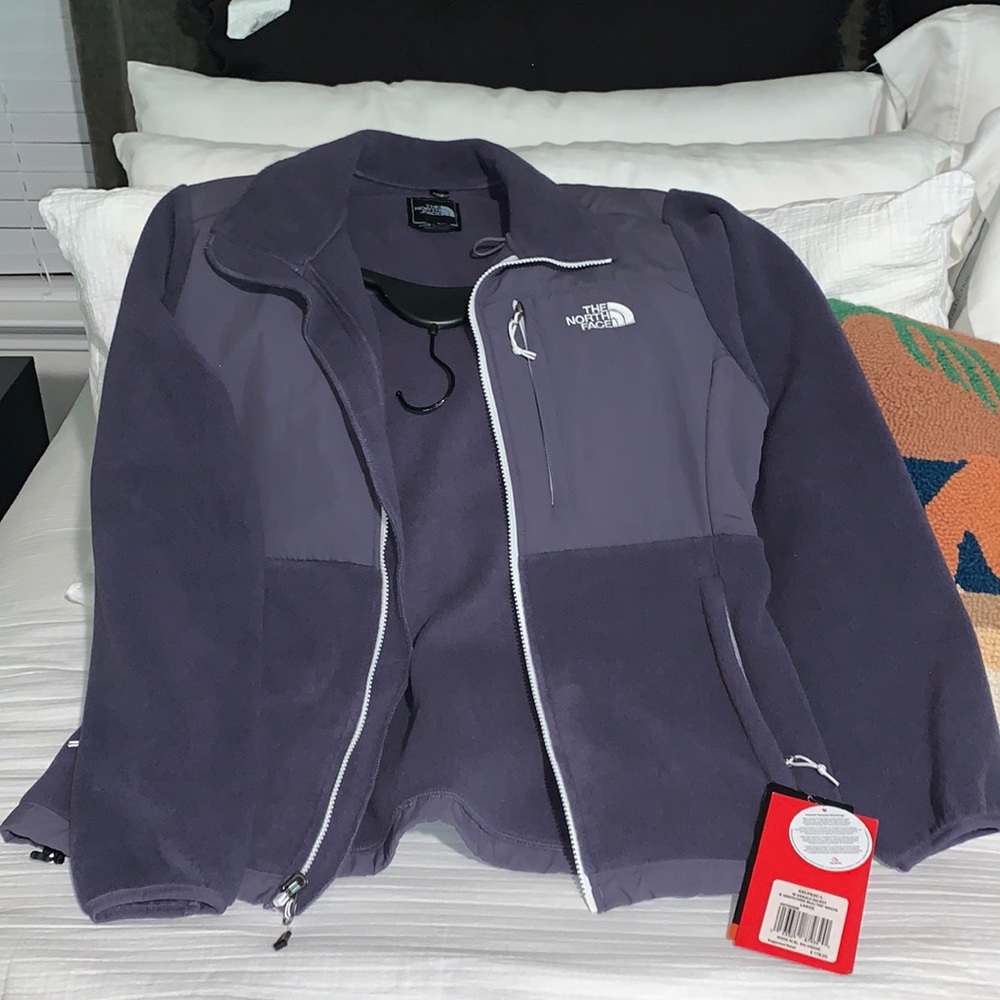 Brand new women’s The North Face Jacket sized large. Never worn